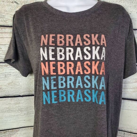 Maurices Nebraska Graphic Tee Women’s Size Large Gray Multicolor Print T-Shirt - Picture 2 of 5